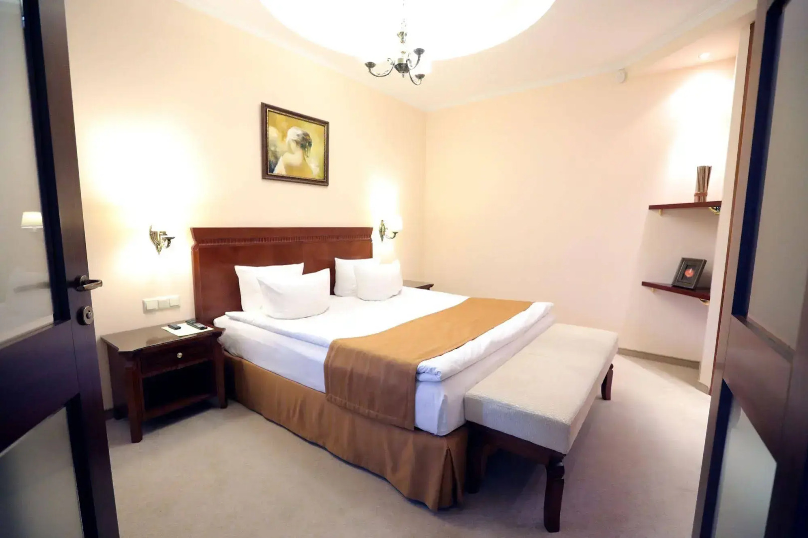 Отель Вэйлер