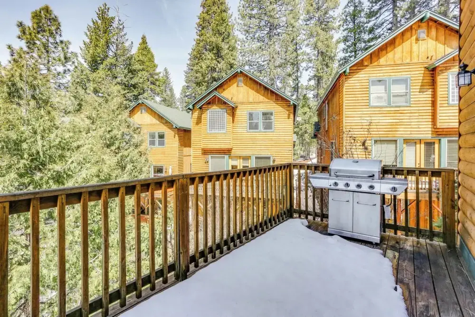 3 Mi to Shaver Lake: Family Home w/ Deck!