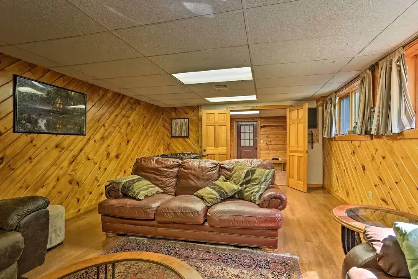 Spacious Cabin, 1 Block to Locust Lake Beach!