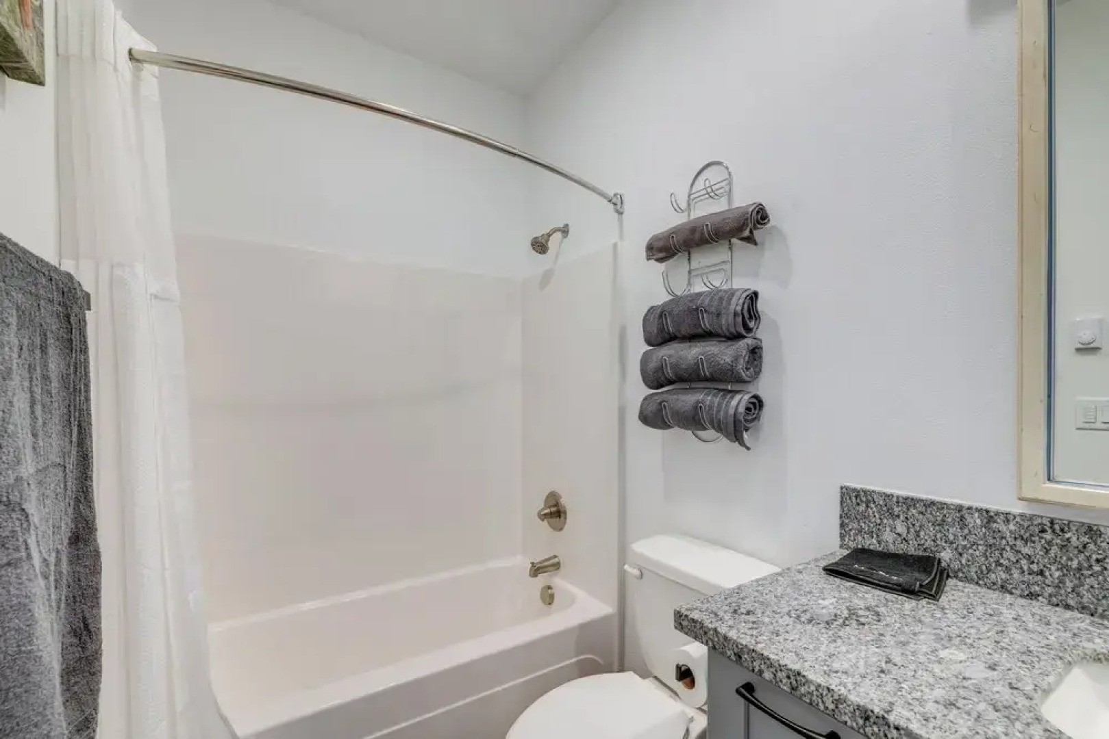 Walk to Marina: Tillamook Bay Apt w/ Water Views!