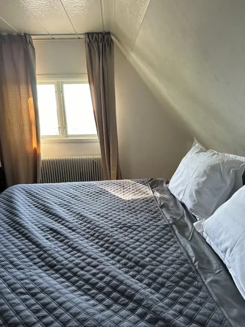 Stockholm - 5-beds - Sleeps 12 - Garden