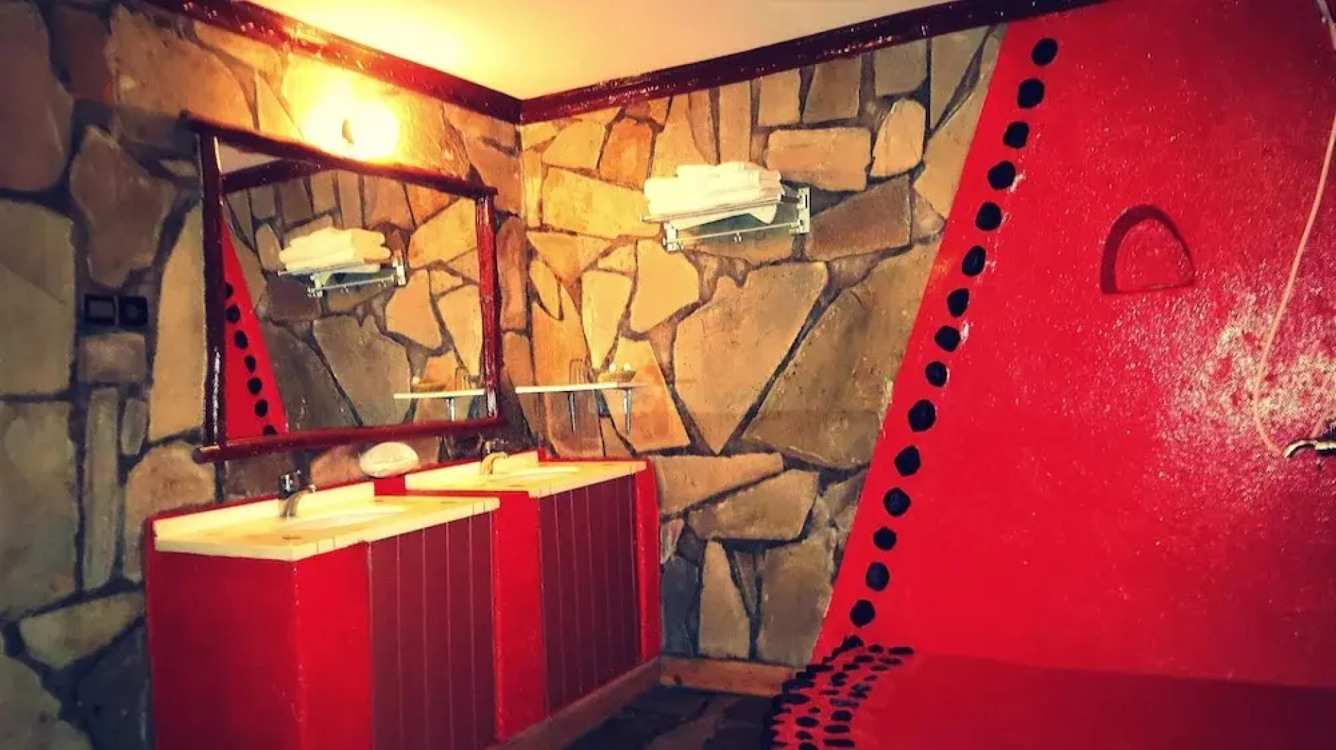 Le Bambou Gorilla Lodge