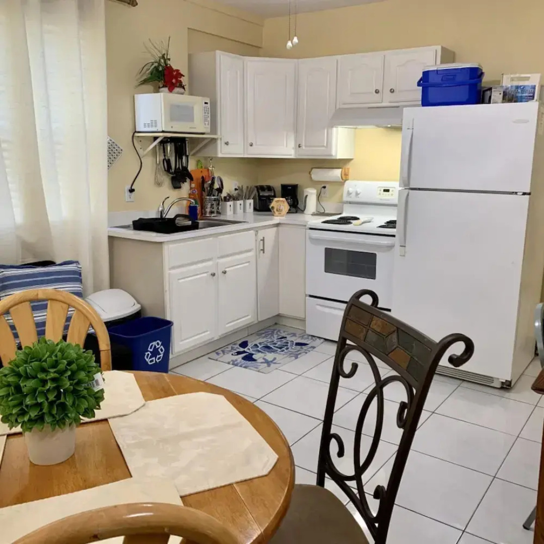 3 Suites Free Breakfast Steps to Beach