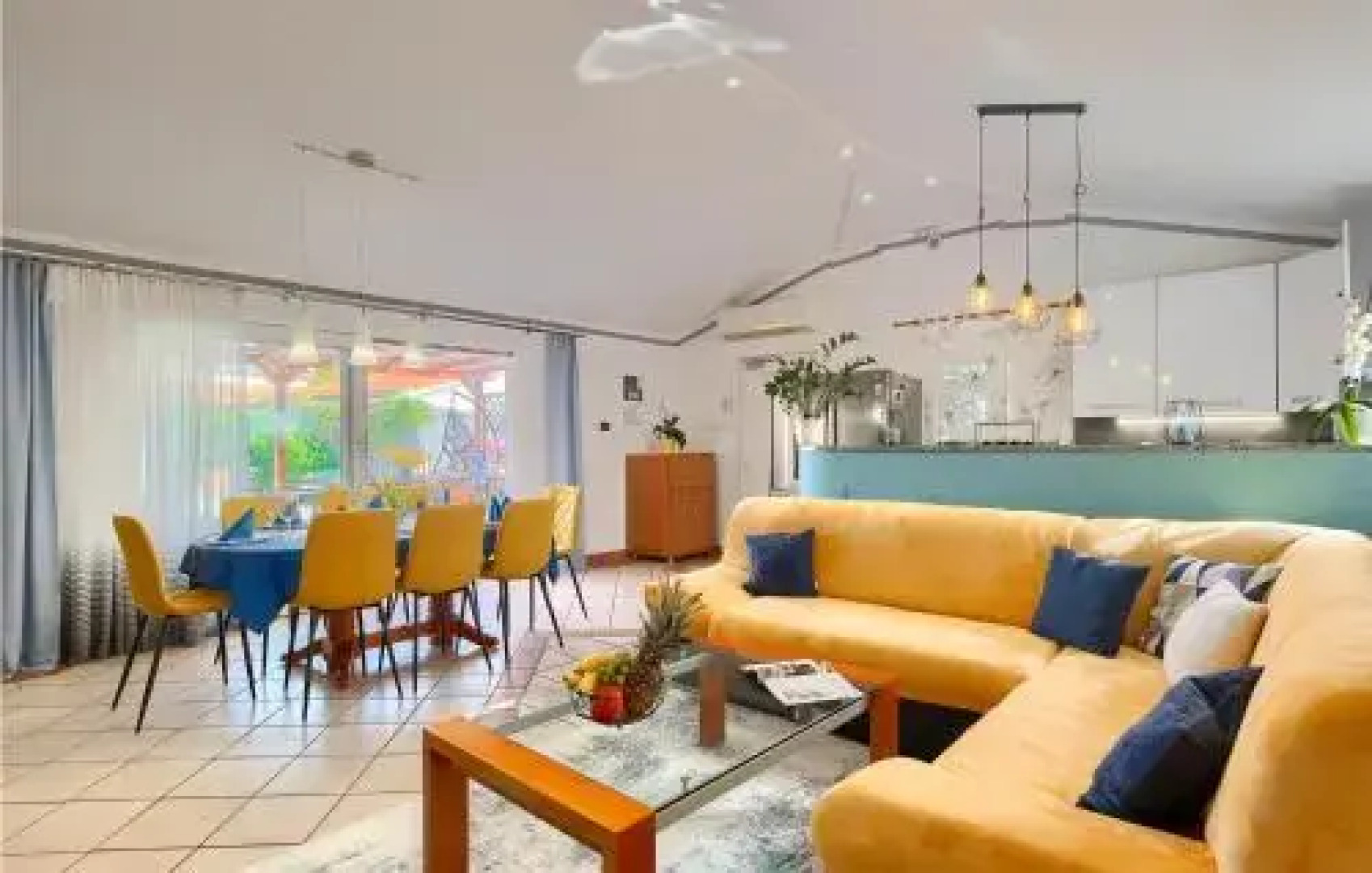 Four bedroom Holiday Home In Loborika