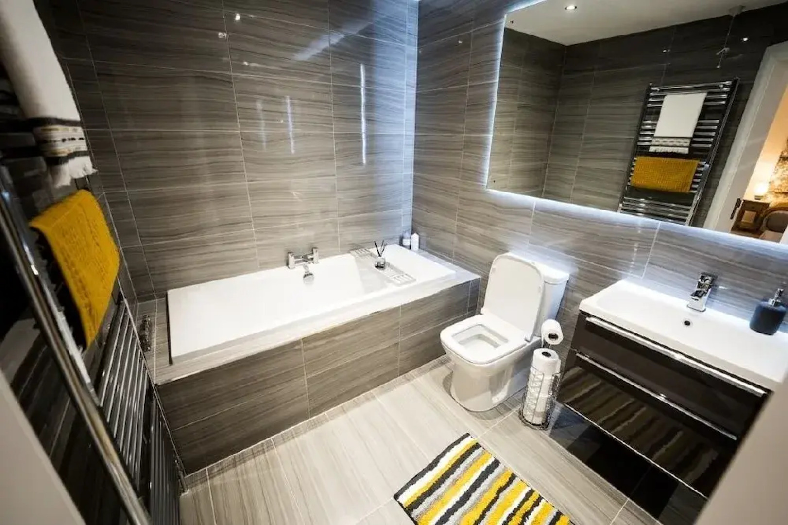 No2 Sandy Bay , Luxury Beachfront Apartment