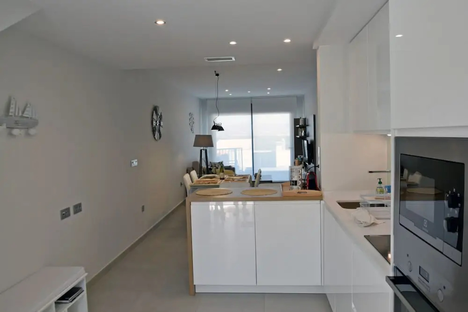 Luxury Apartment on the Beach with Pool 6