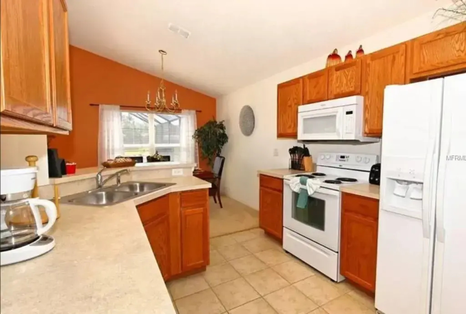 Fabulous 3 Bed Villa - Privacy & South Facing Pool, Davenport, US