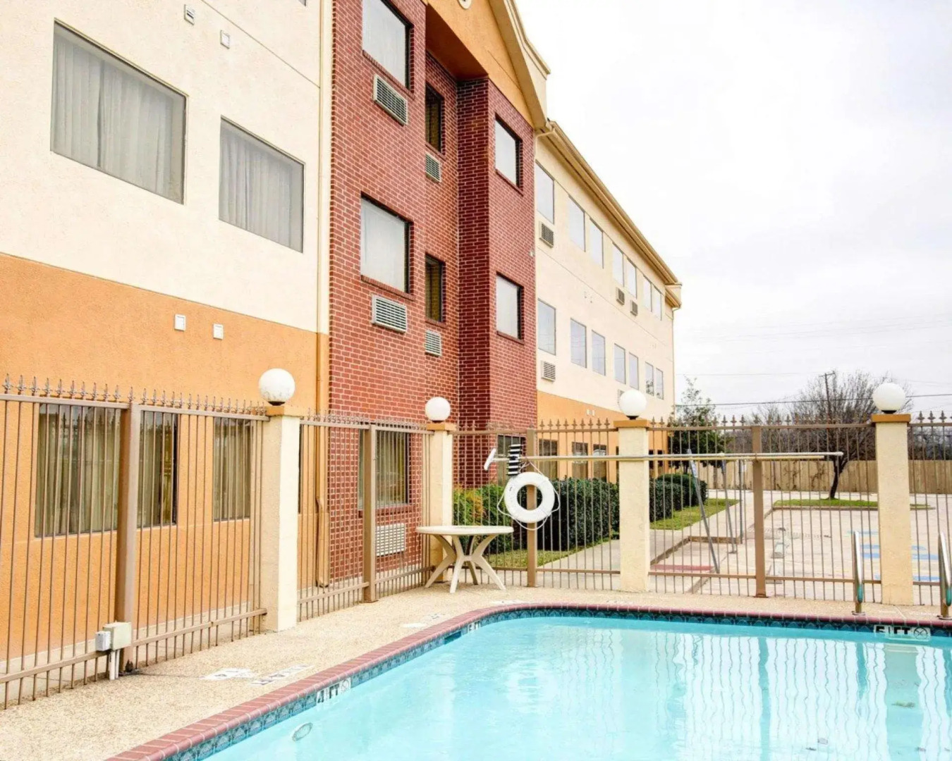 Quality Inn & Suites