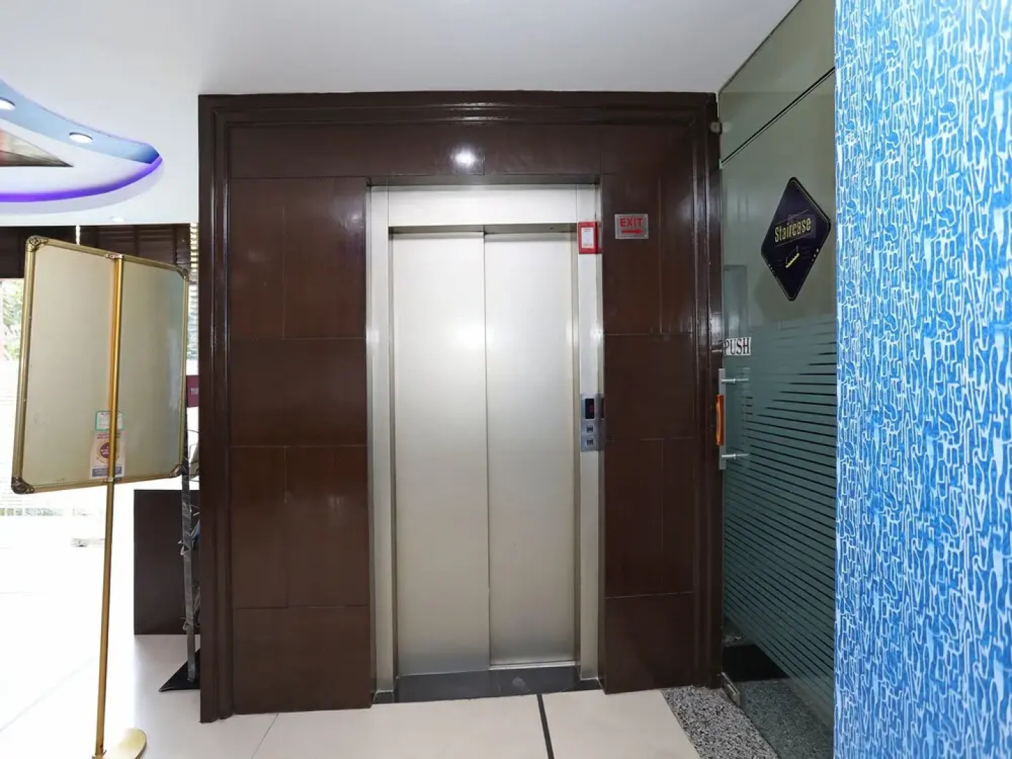 OYO Premium Jasola Apollo