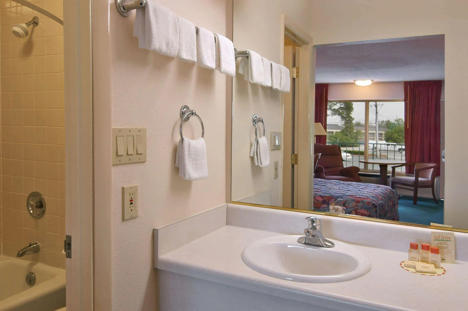 Days Inn by Wyndham Wilmington / University