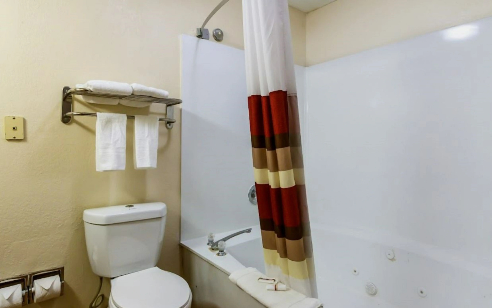 Red Roof Inn & Suites Statesboro - University