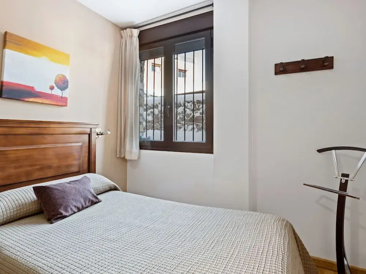 Contemporary Apartment in Gudar With Fireplace