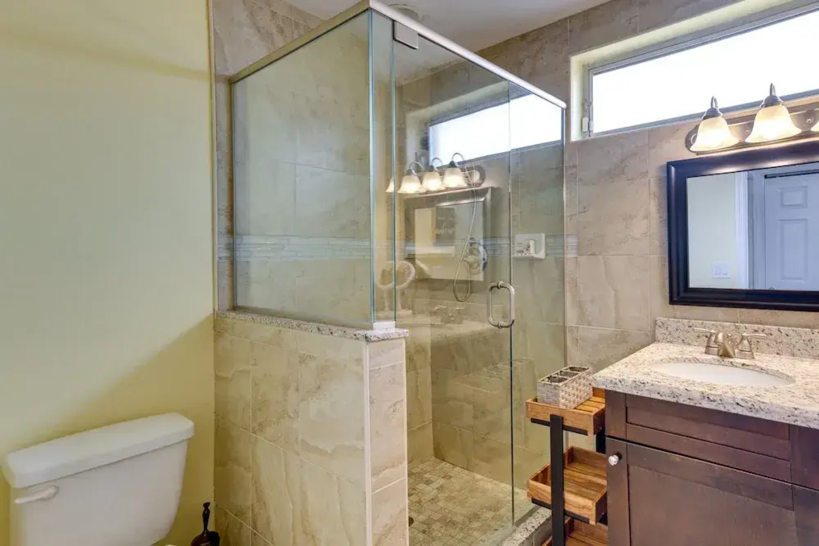 Pool & Screened-in Patio: Tropical Florida Abode