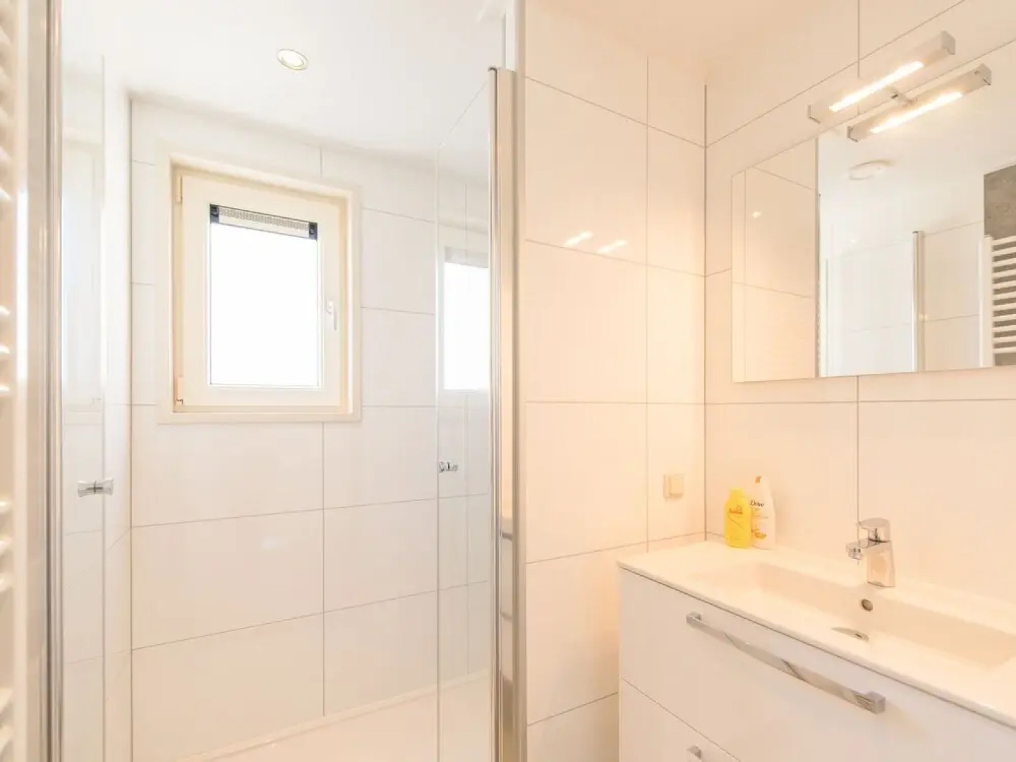 Modern Lodge With two Bath Rooms, Near the Beach