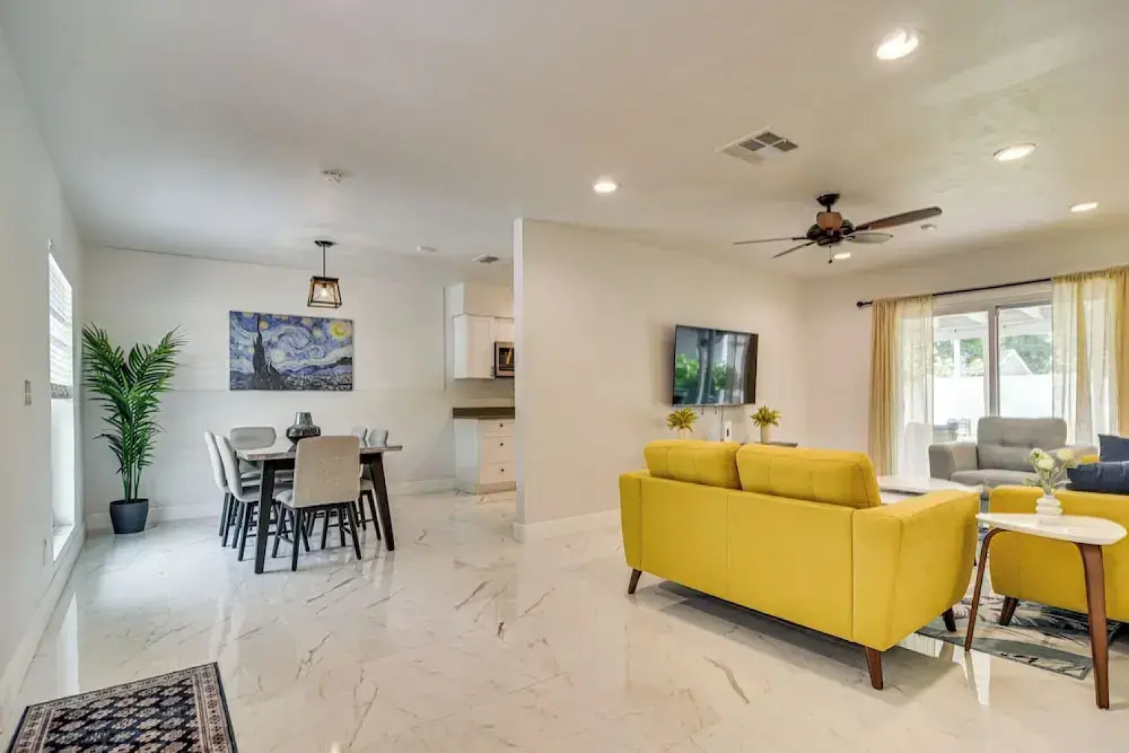 5 Mi to Beach: Tampa Retreat w/ Furnished Lanai!