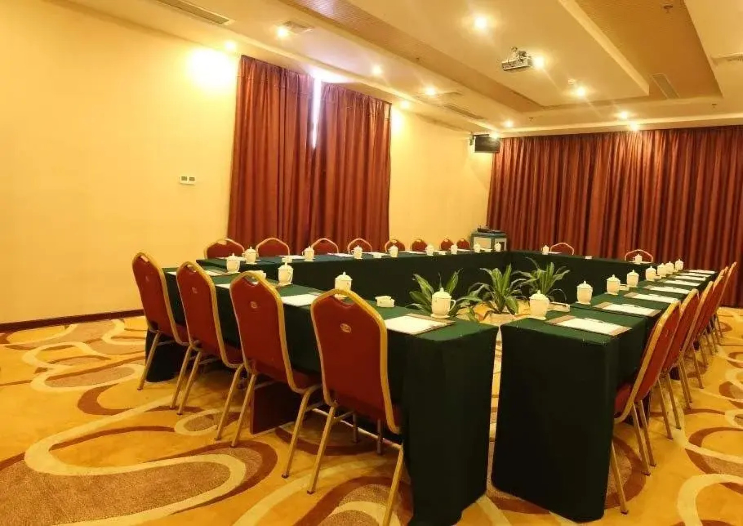 Huzhou Wuxing Crown Hotel