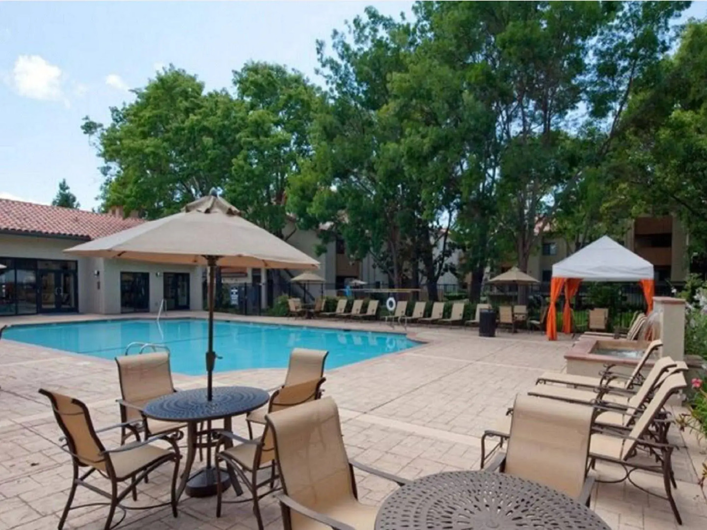 Global Luxury Suites at Villa Street