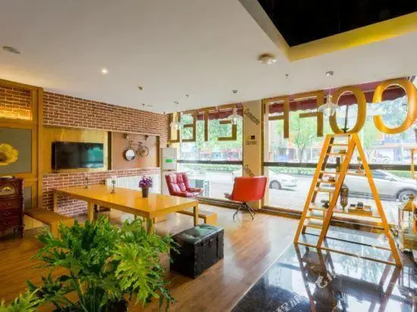 James Joyce Coffetel Qinhuangdao People Park Plaza