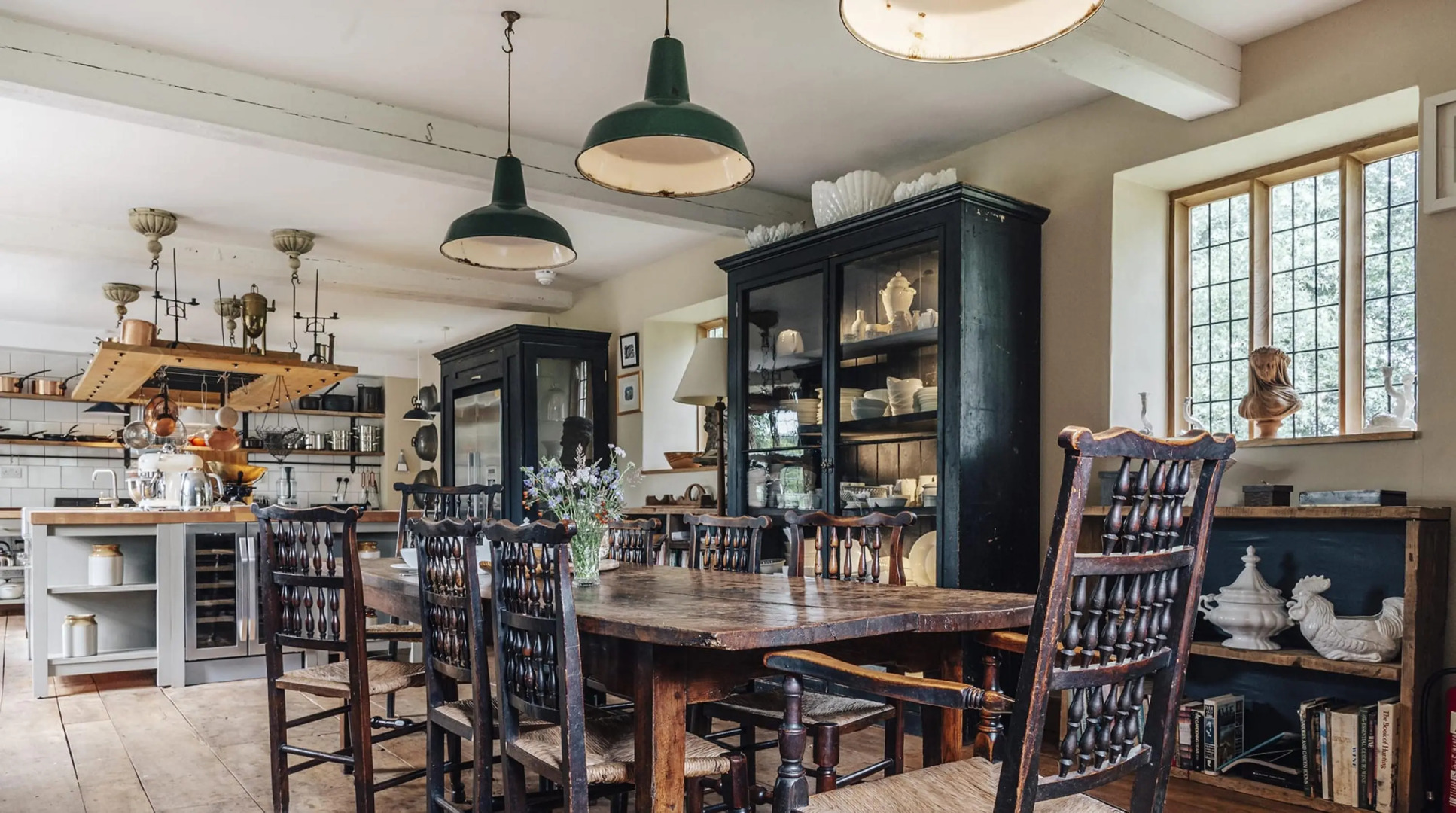 Lavish Tudor Estate Gardens - Sleeps 25