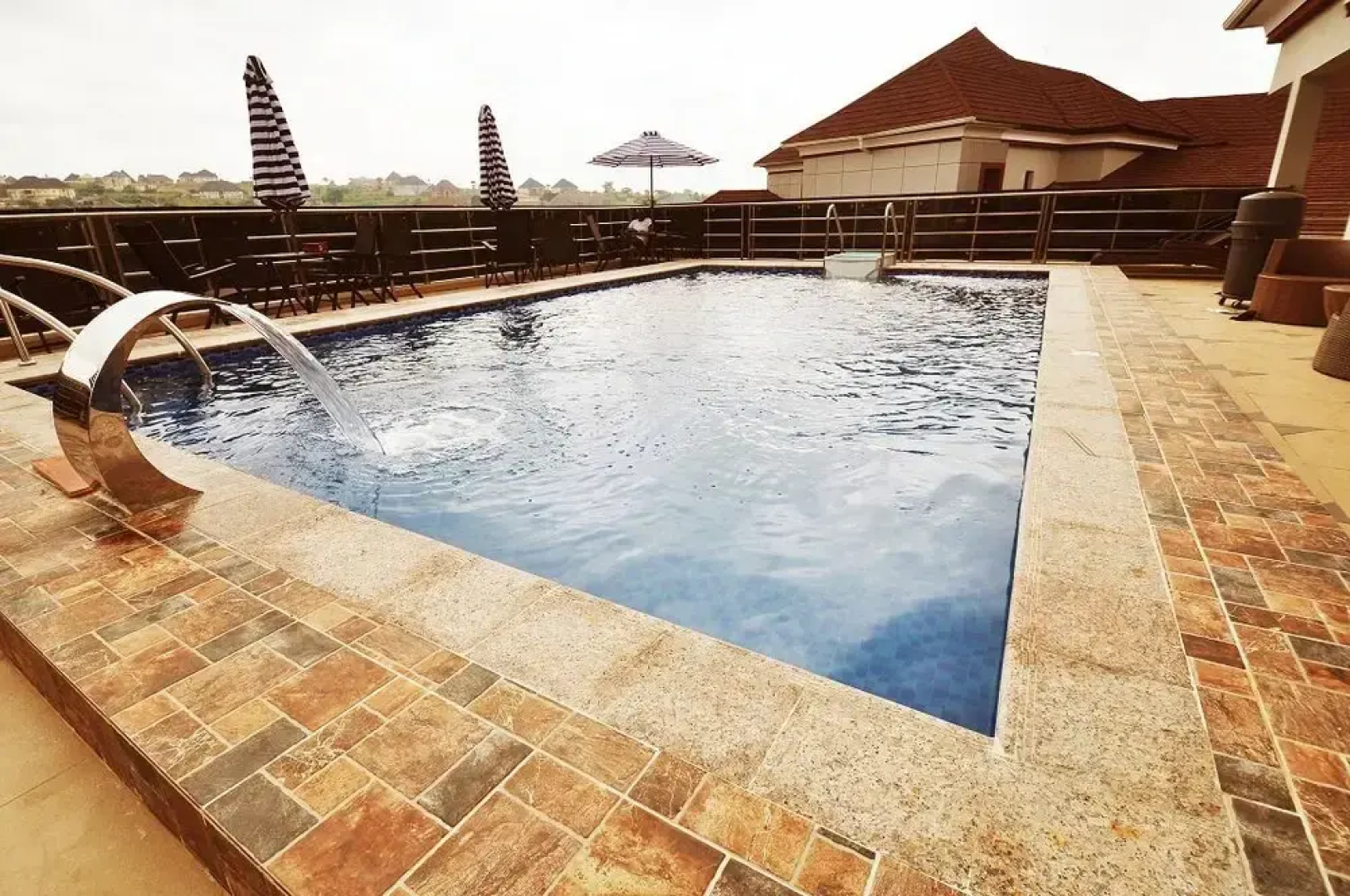 Soprom Hotel & Suites