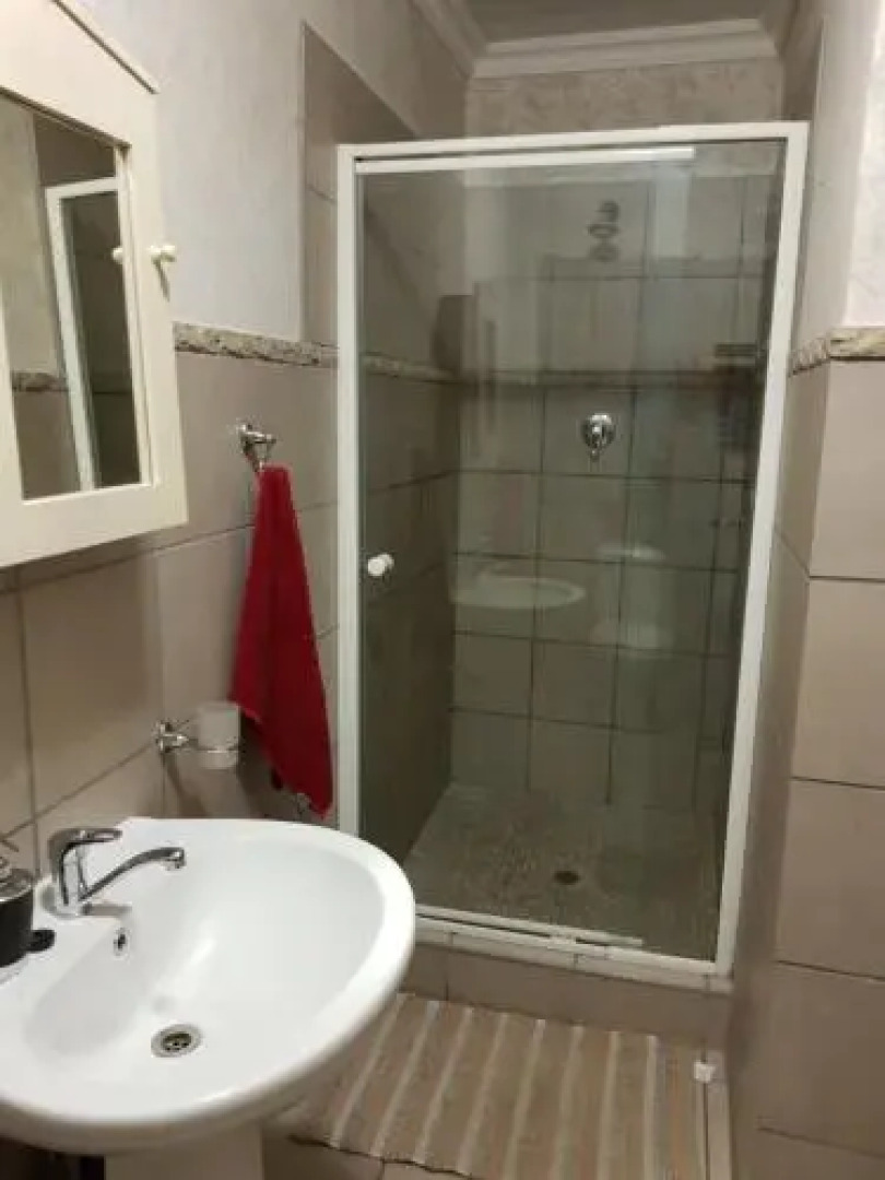 82 on BUREN GUEST HOUSE