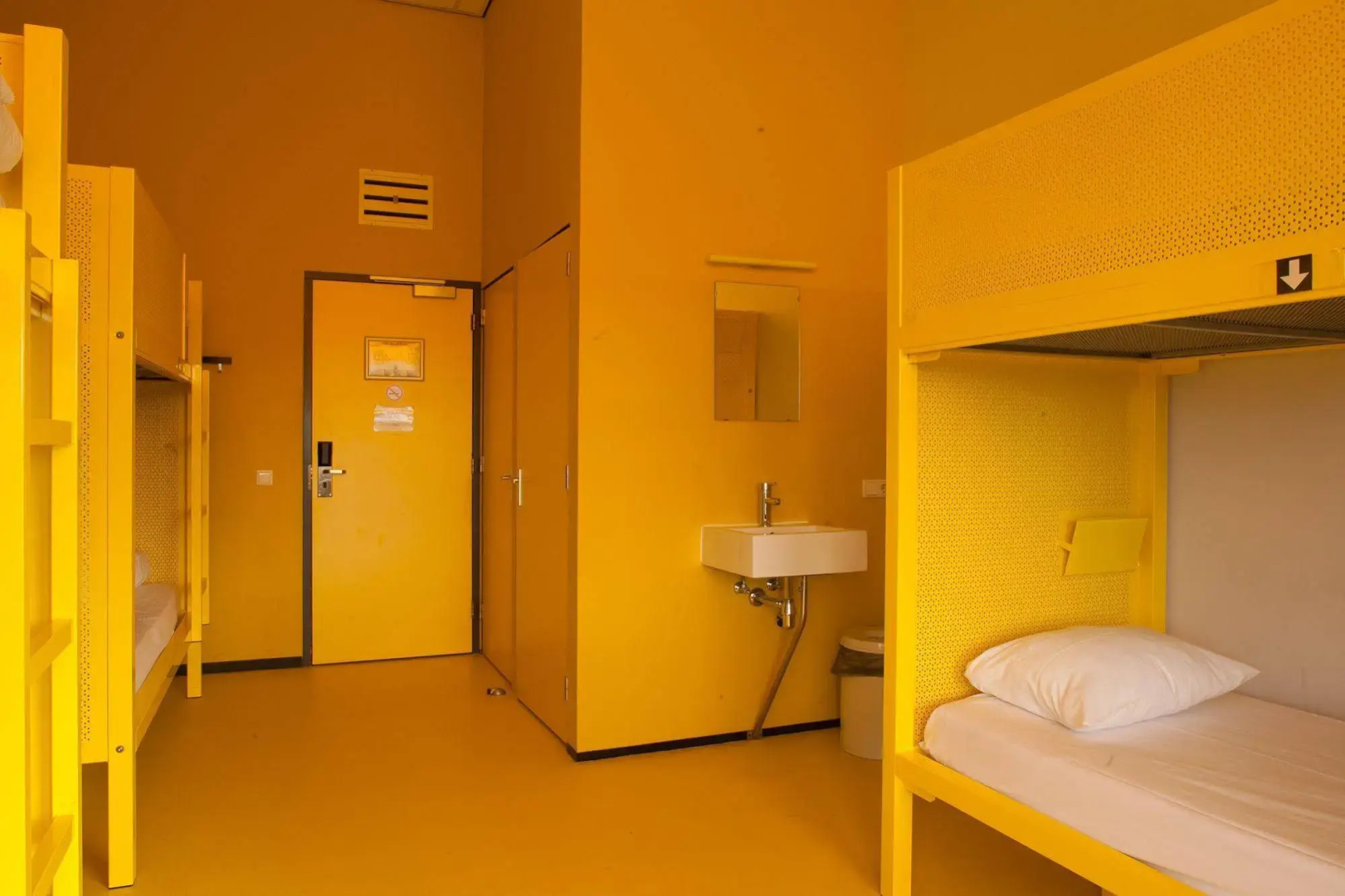 WOW Hostel Amsterdam