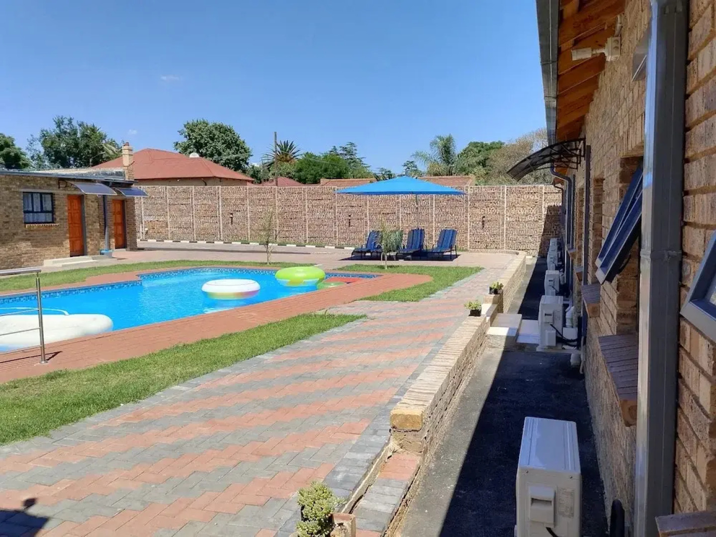 Emperor Lodge And Tours