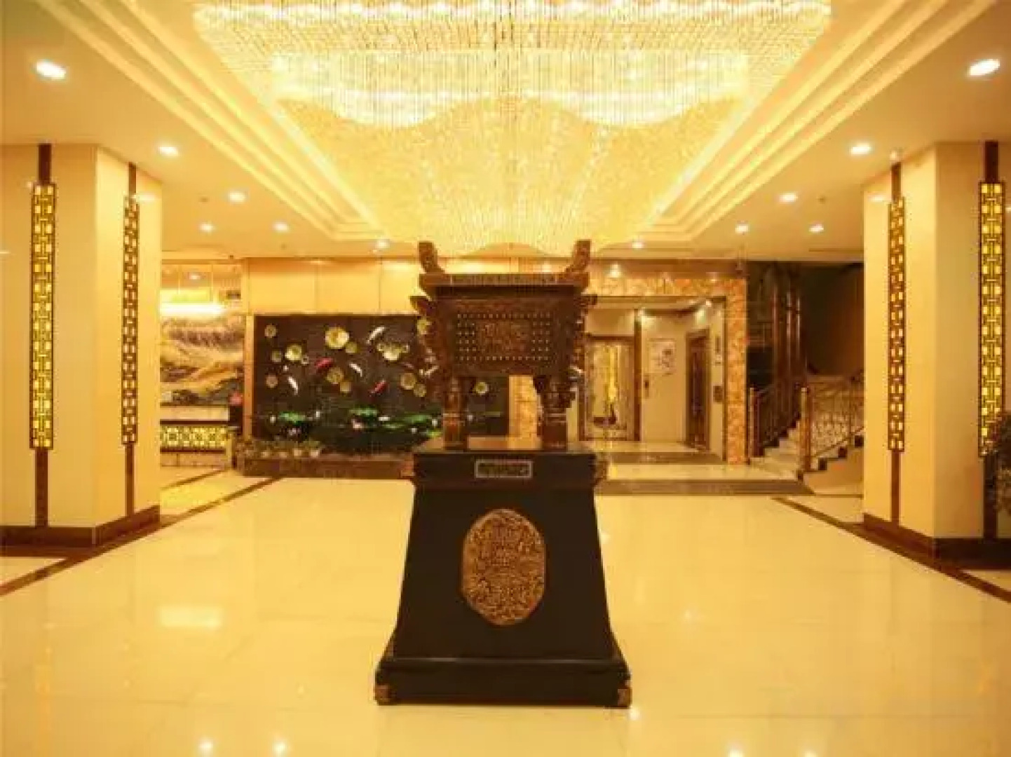 Sunshine Holiday Hotel