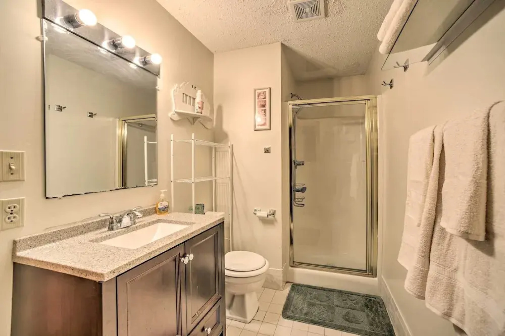 Cozy Mountain Retreat w/ Deck ~ 3 Mi to Mount Snow