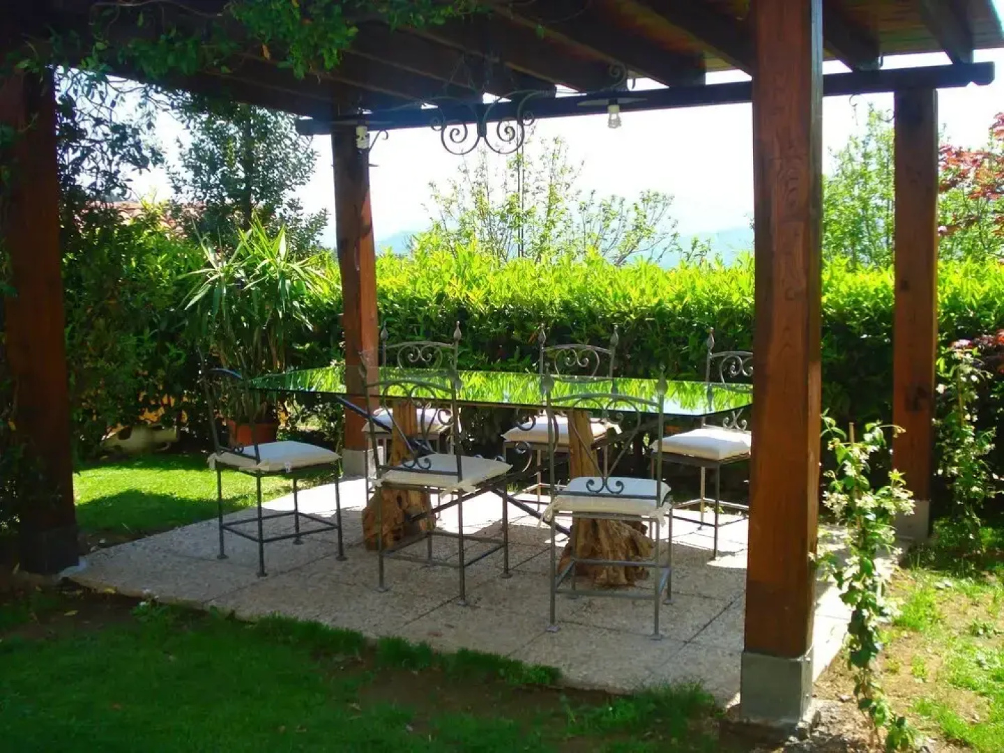 Lovely Farmhouse in Castiglione di Garfagnana with Hot Tub