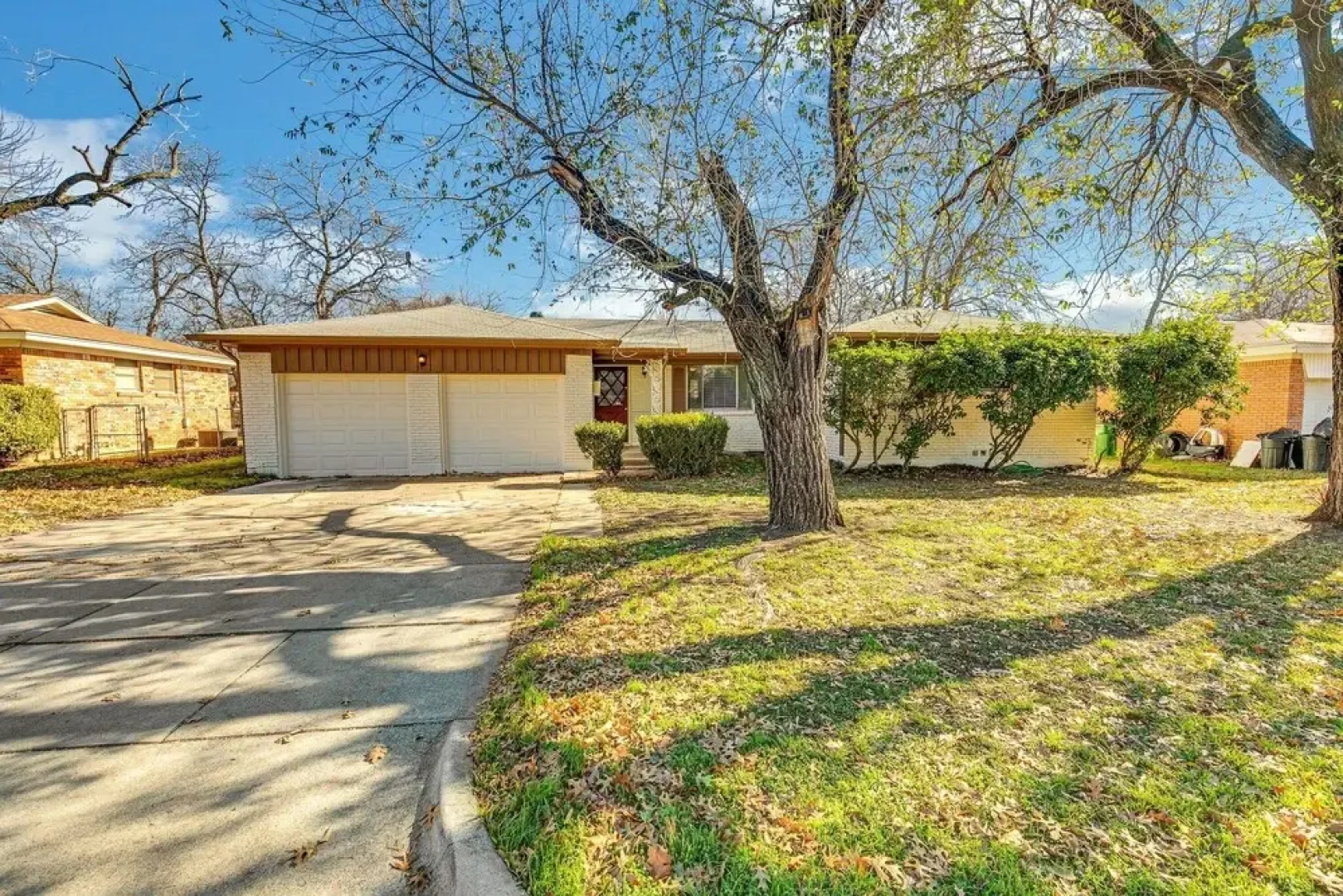 Beautiful Pet Friendly Home In Central Location! 4 Bedroom Home by Redawning