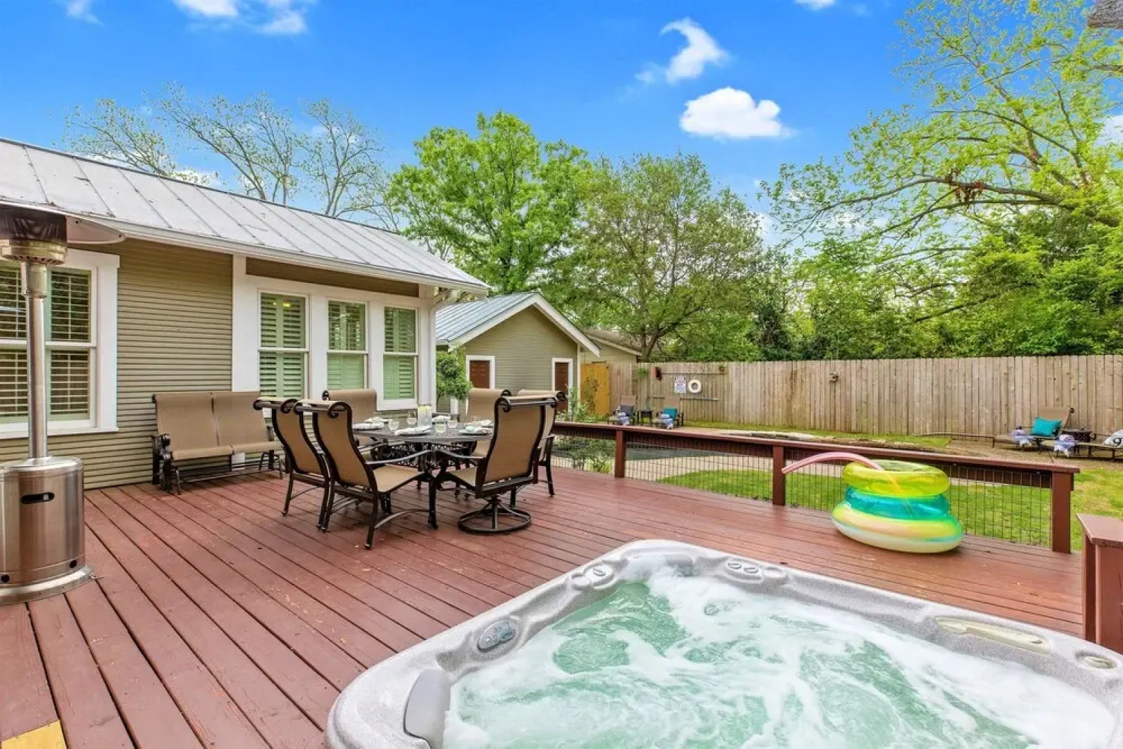 Heart of Fredericksburg w/Pool,Hot-Tub&Grill