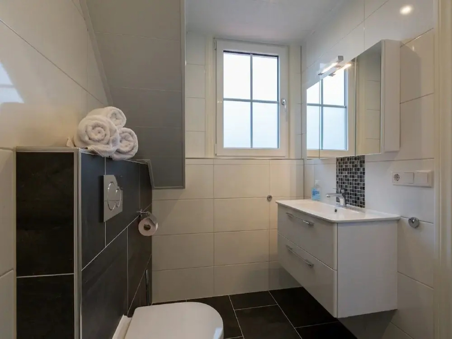 Picturesque Holiday Home in Oostkapelle near Beach