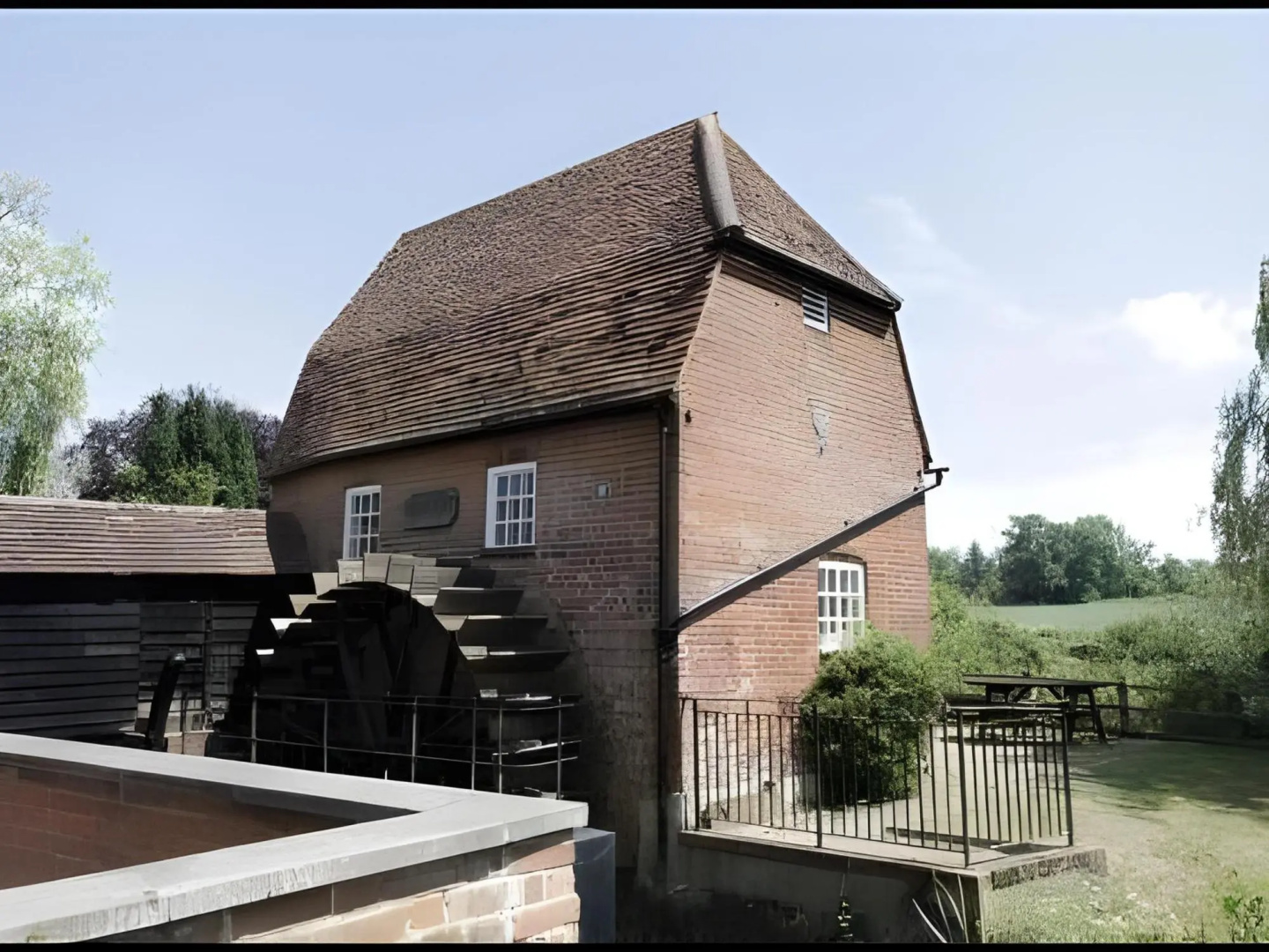 Cobham Lodge Hotel