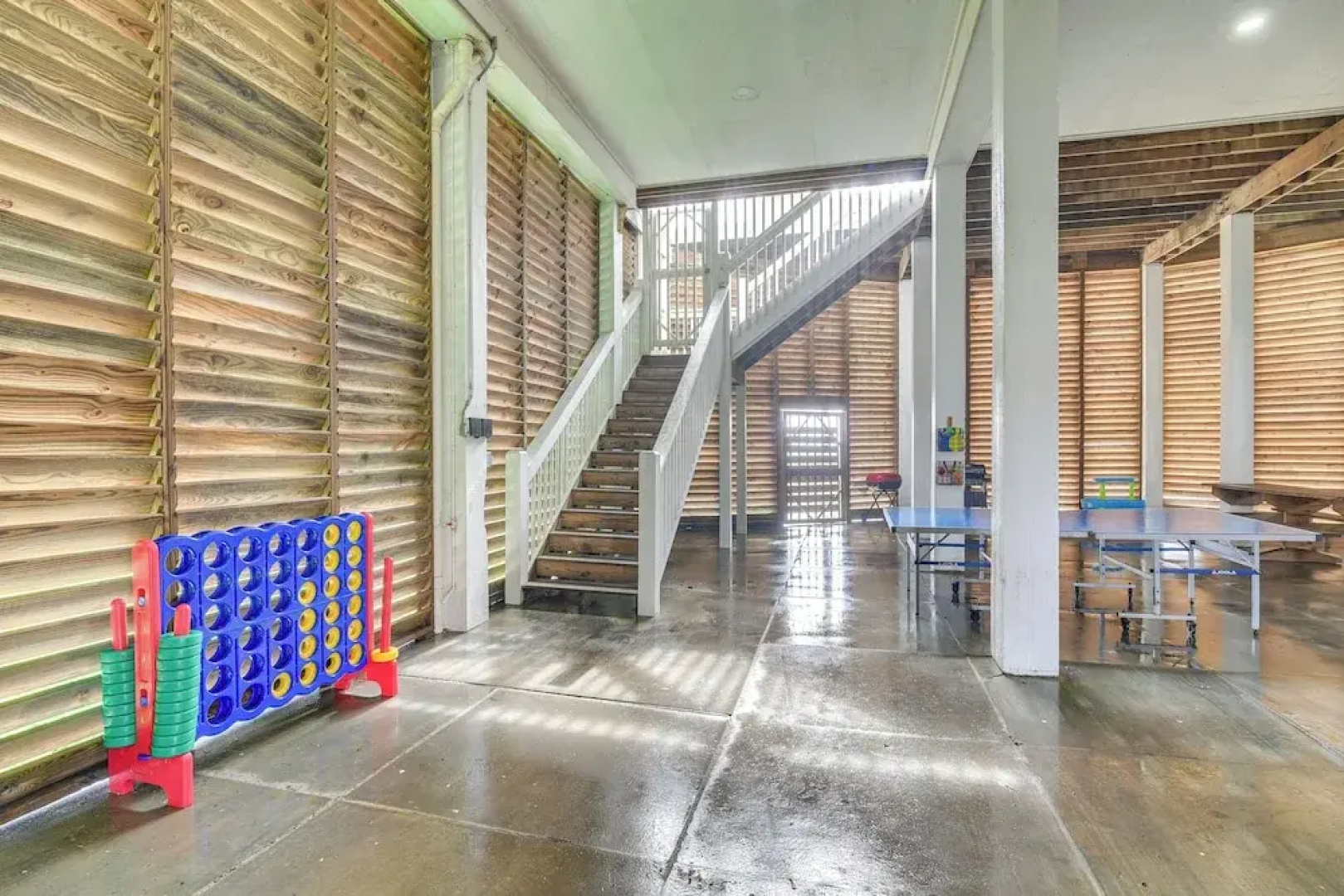 Oceanfront Crystal Beach Vacation Home w/ Deck!