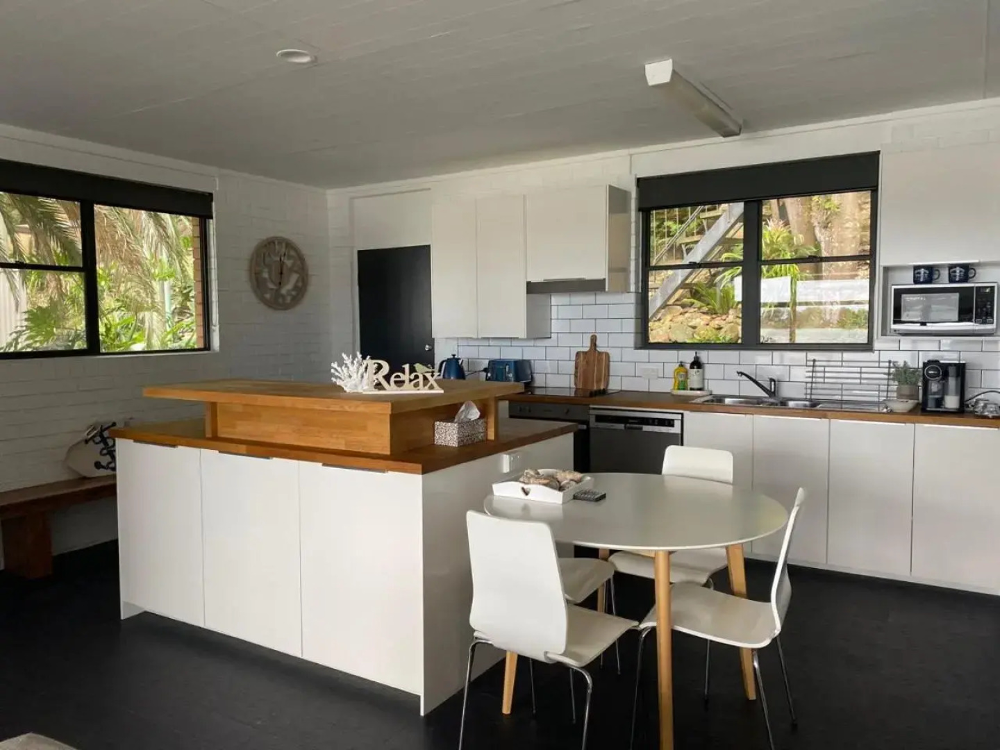 Serenity by the Lake - Romantic Waterfront Couple's Getaway