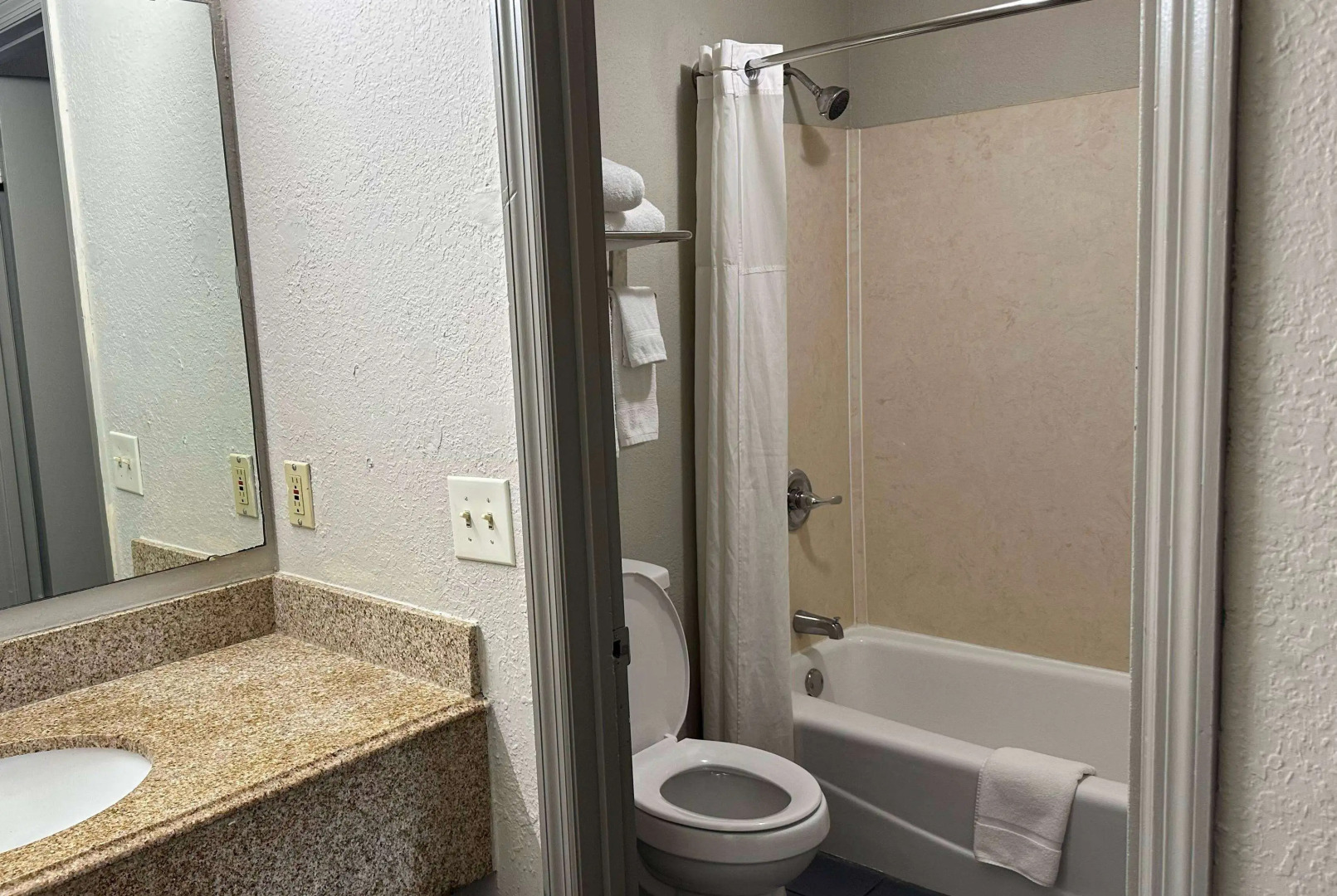 Days Inn by Wyndham Columbia NE Fort Jackson