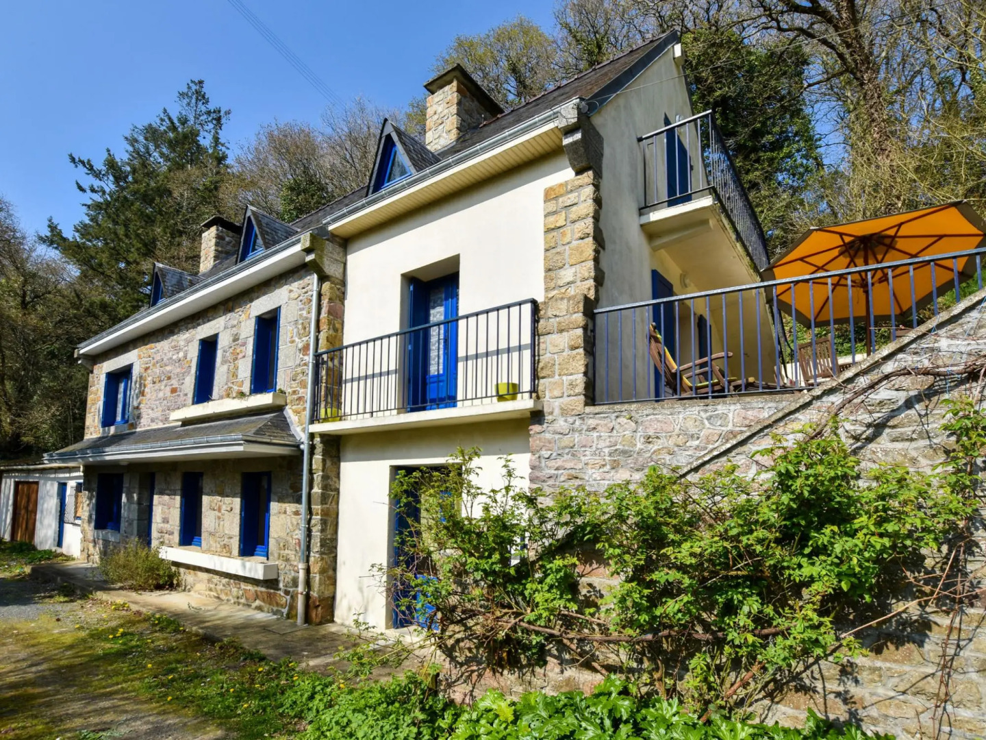 Peaceful Holiday Home in Yvias With Garden