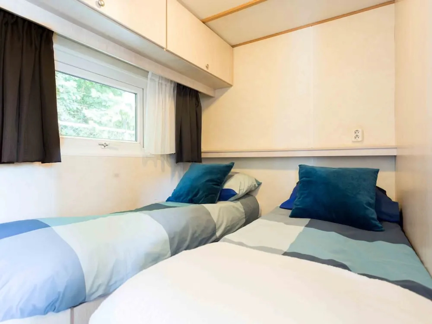 Well-kept Chalet With Wifi, in Noordwijk, sea at 2.5 km