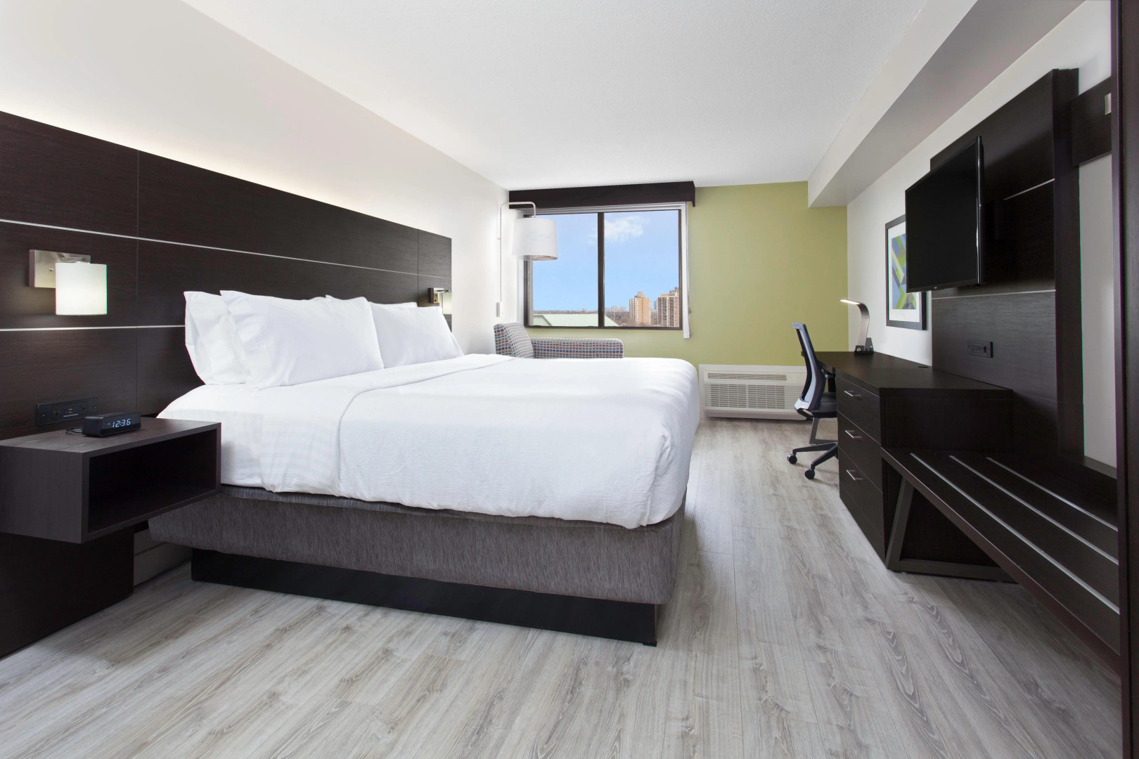 Holiday Inn Express & Suites Mississauga-Toronto Southwest by IHG