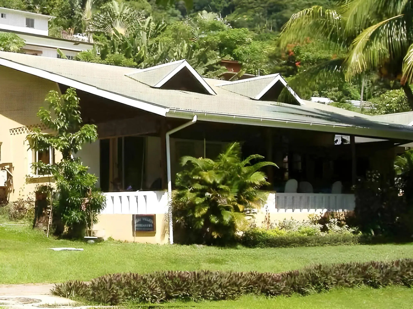 Beau Vallon Bungalows