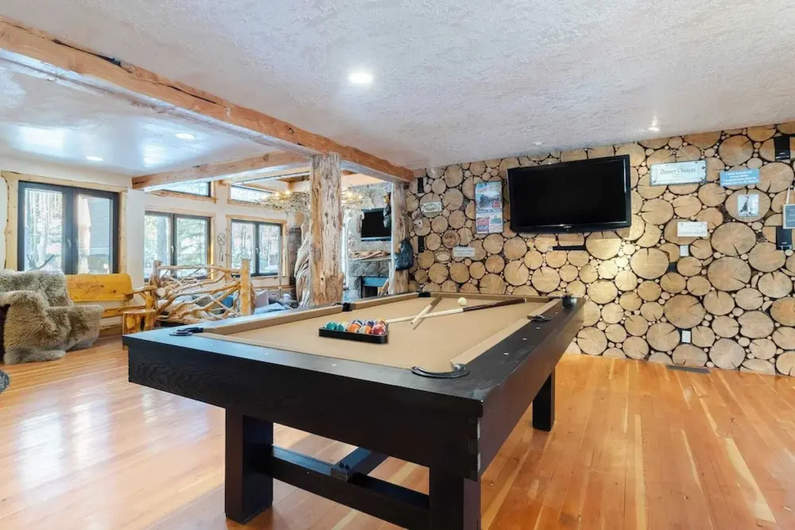 Base Camp by Avantstay Magical Cabin w/ Sauna, Hot Tub & Close to Snow & Golf