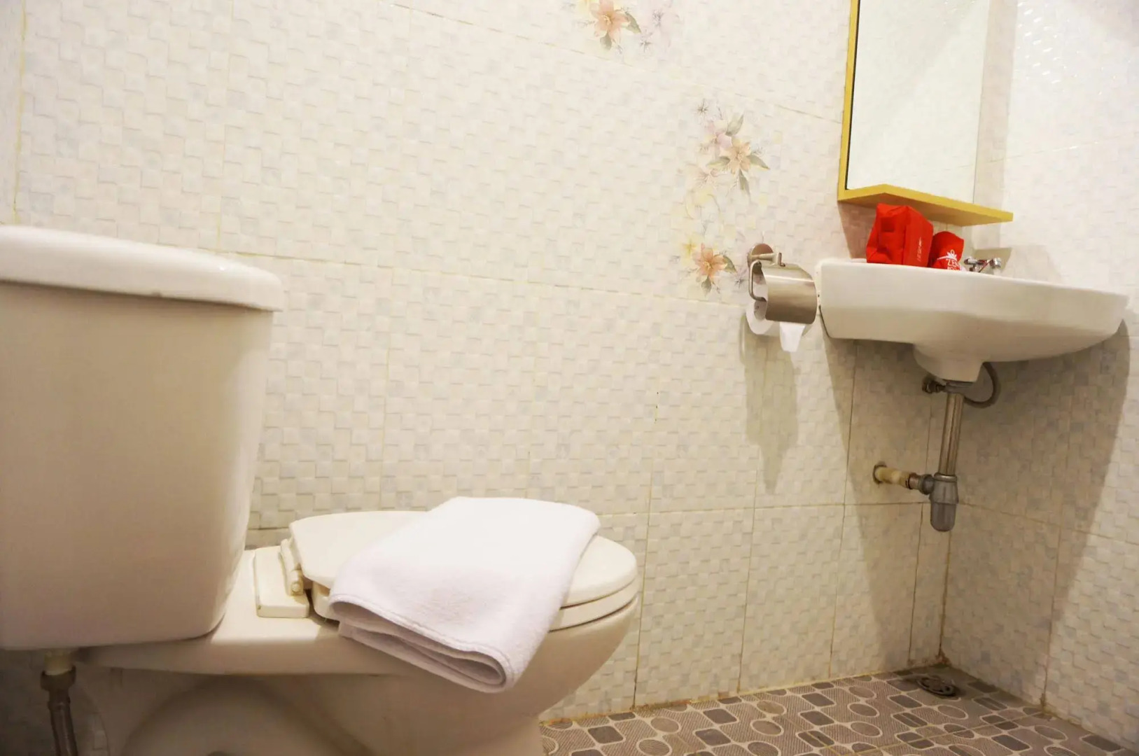 ZEN Rooms Raya Rungkut