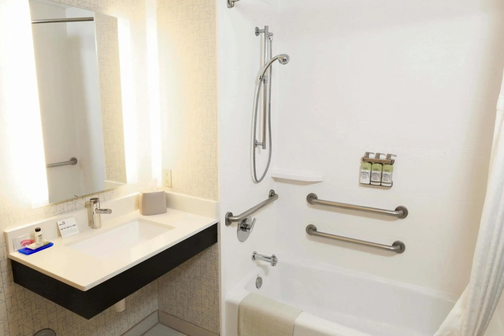 Holiday Inn Express & Suites Napa American Canyon by IHG