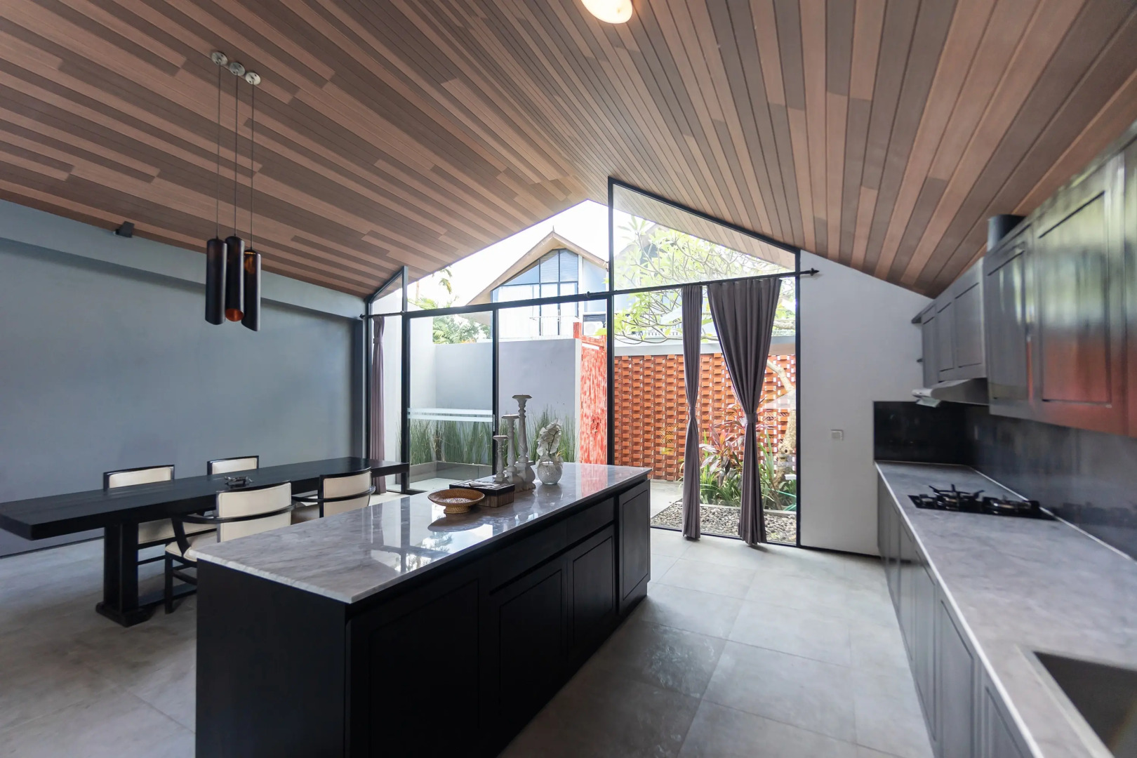 Lealands Villa By Zuzu