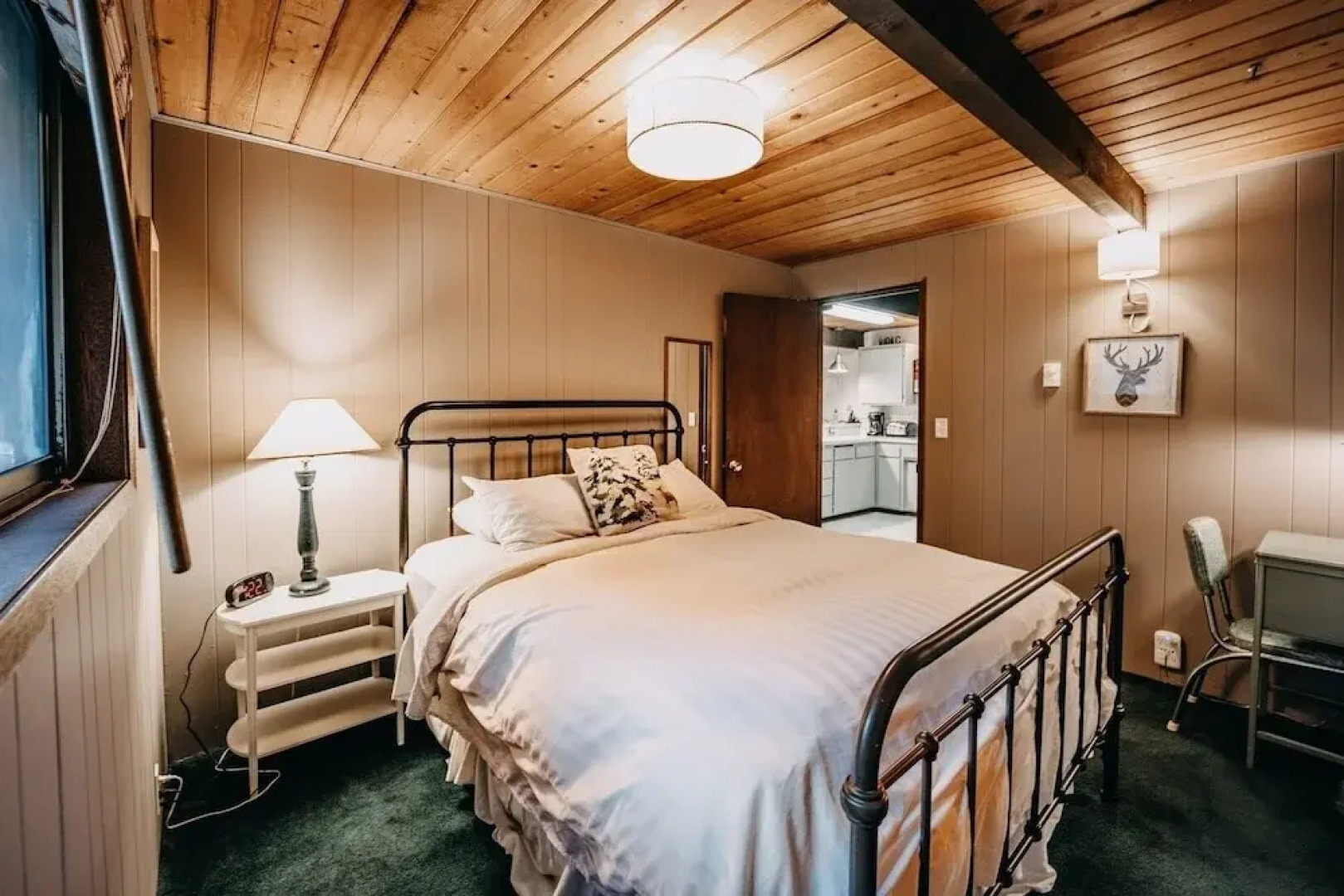 98sl - Hot Tub - Bbq - Pets Ok - Wifi - Sleeps 6 2 Bedroom Home by RedAwning