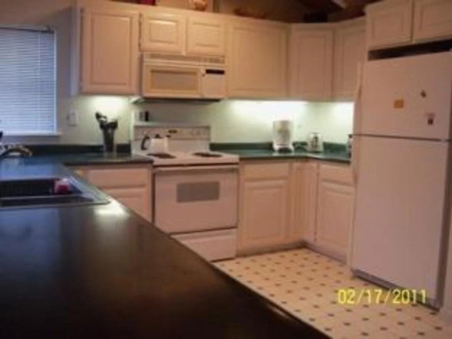 Rosebud 3 Br home by RedAwning