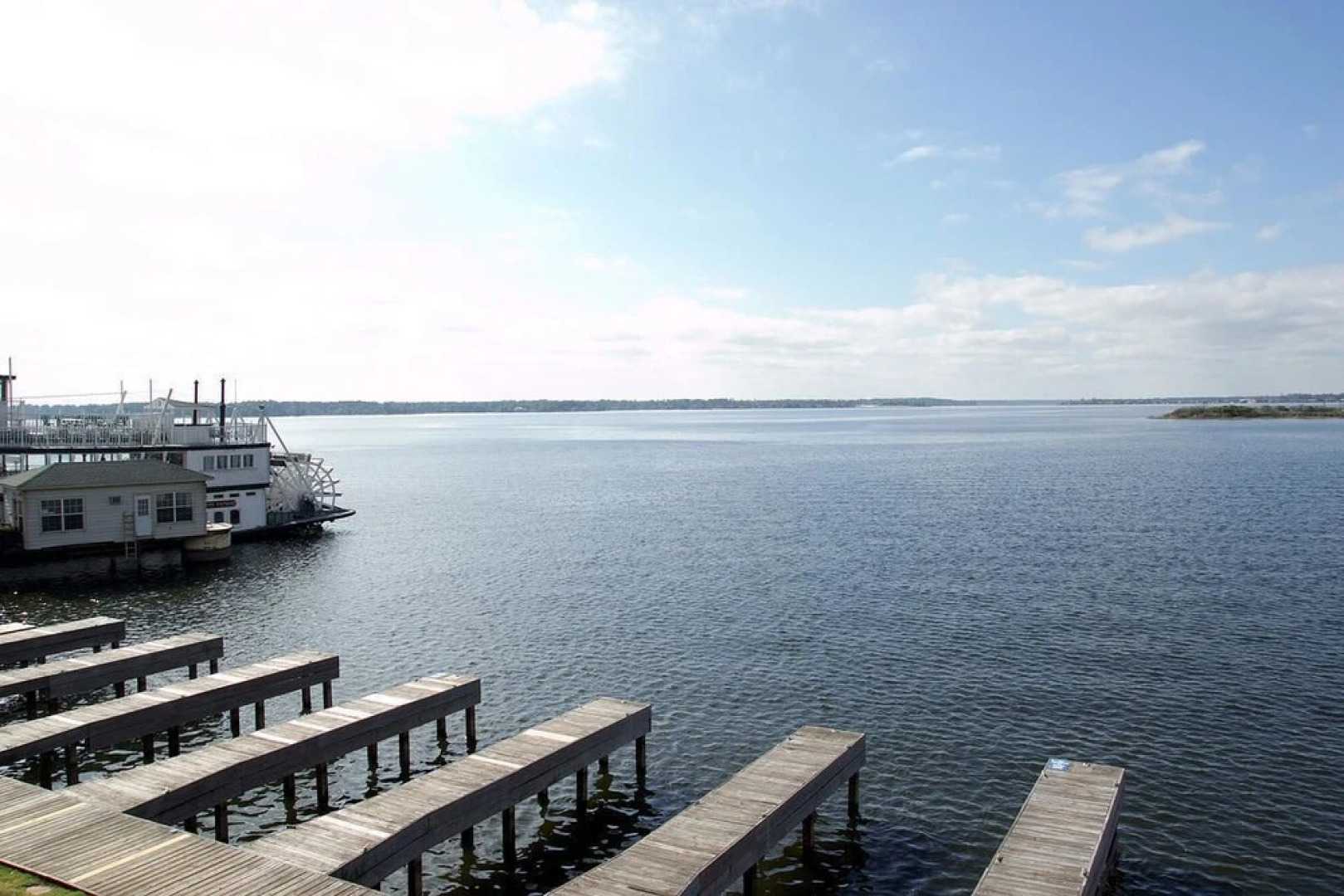 Southern Empress Lakeside Condominiums