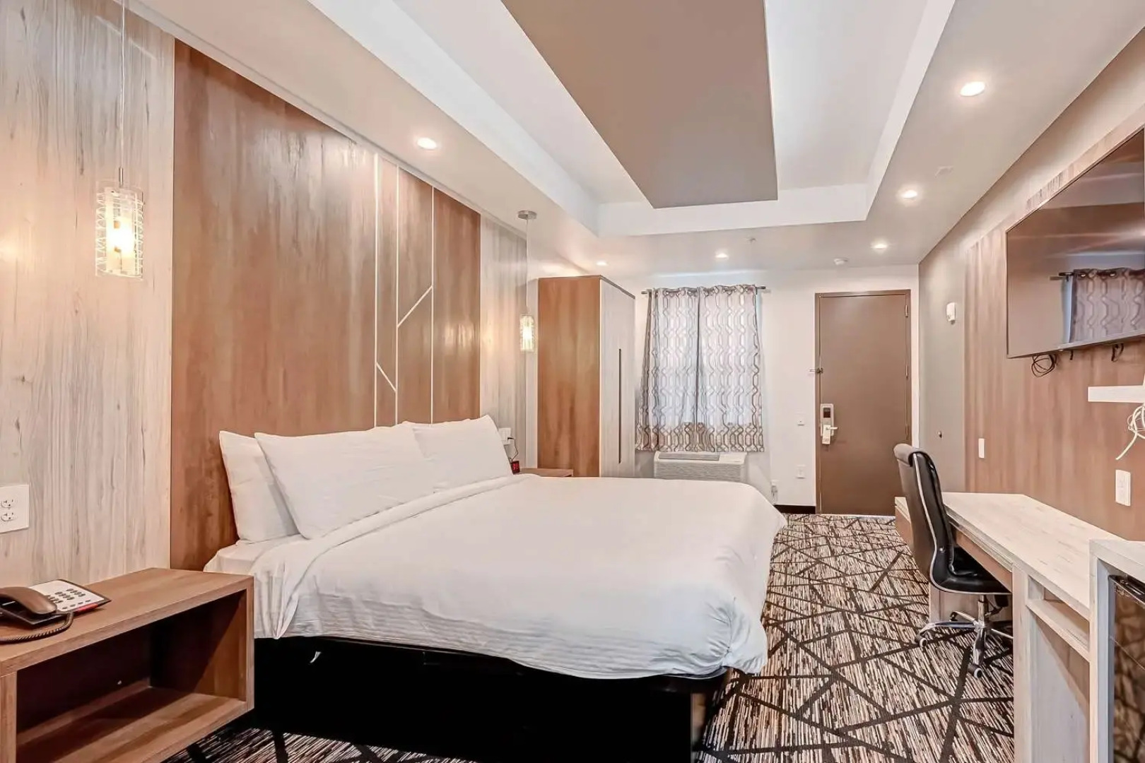 Comfeeni Inn and Suites