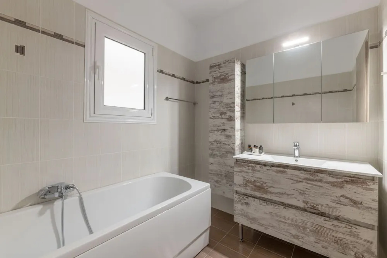 Superior 3BR Apartment in Chalandri